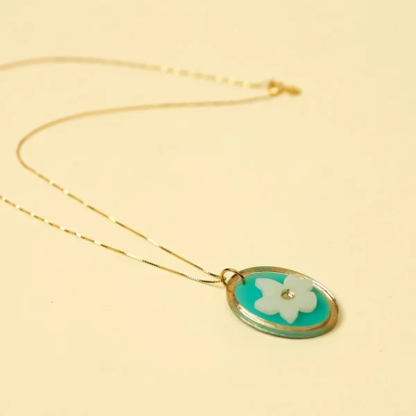Van Gogh Ketting verguld met ovale hanger blauw met witte Amandelbloesem