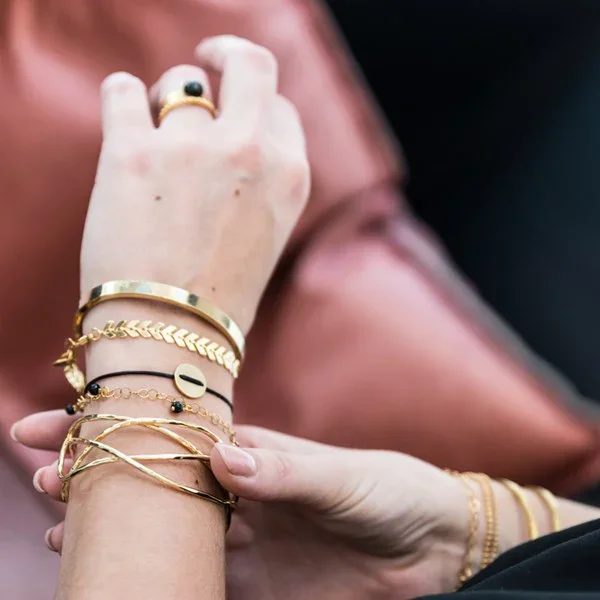 Van Gogh Vergulde armband met blaadjes, door Ellen Beekmans