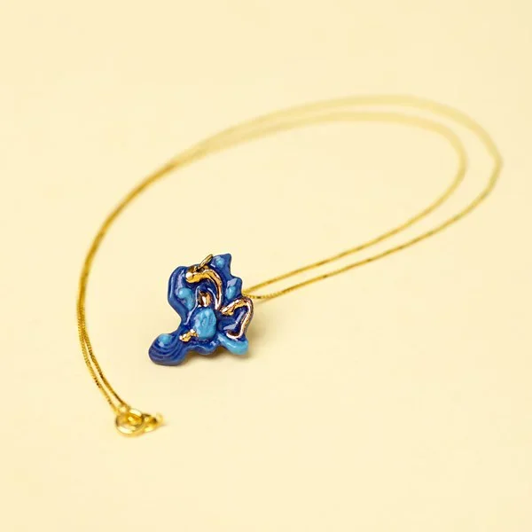 Porseleinen ketting met bladgoud, Van Gogh Irissen