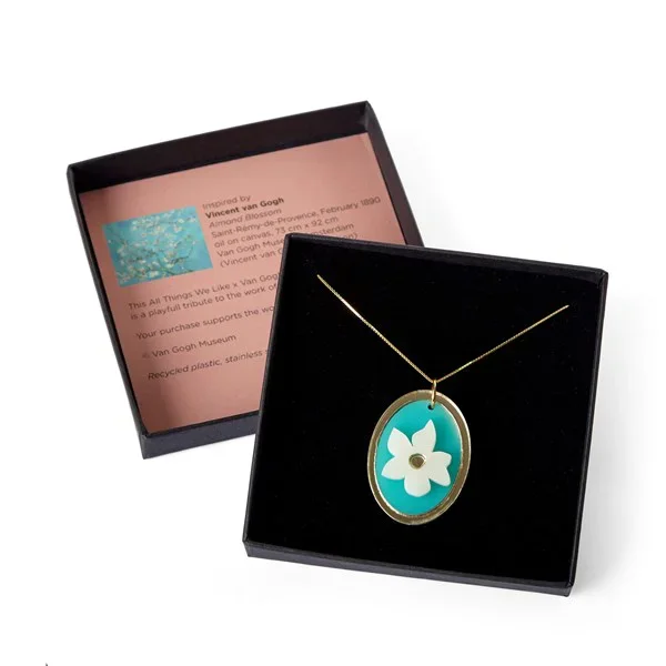 Van Gogh Ketting verguld met ovale hanger blauw met witte Amandelbloesem