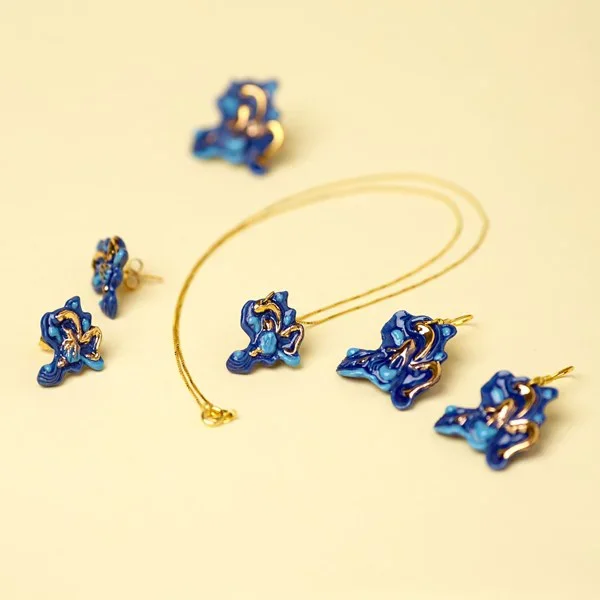 Porseleinen ketting met bladgoud, Van Gogh Irissen